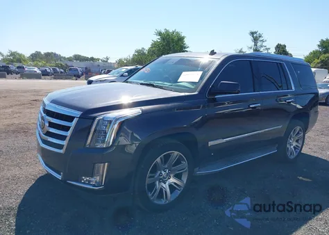 2015 Cadillac Escalade Luxury z USA, uszkodzony, nr VIN 1GYS4BKJ4FR196456